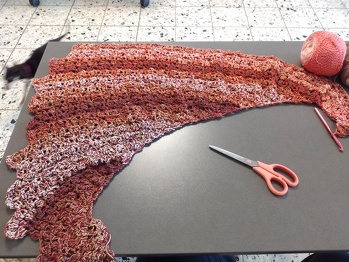 Drachenschal in Farbverlaufsgarn + Glanzgarn
#Schal