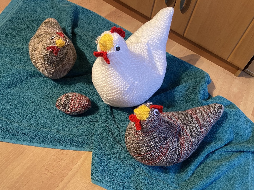 Strickanleitung Kuschelhuhn "Helga"