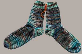 Mein erstes Paar für den #Sockenweltrekord ist fertig und es folgen garantiert noch mal.
Diese sind in Größe 40/41.