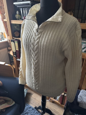 habe den Pullover für viel Geld auf dem Weihnachtsmarkt gesehen und nachgestrickt.