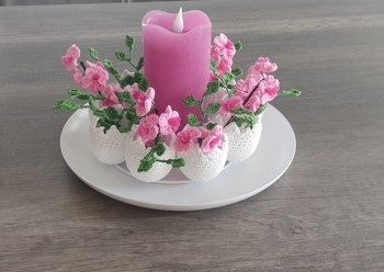 Kirschblüten mit Ostereiern
Das war mein erster Bastelversuch in Verbindung mit häkeln, ansonsten stricke ich eigentlich nur.
Dank dieser tollen Anleitung, die sehr detailliert und toll bebildert ist, hat es riesen Spaß gemacht und ich konnte einige Techniken lerne.
Tausend Dank liebe Nicole , dass du mit so viel Liebe dein Wissen weiter gibst.
Ich freue mich schon auf das nächste Projekt und werde berichten.
Osterdeko#Eier häkeln#Kirschblüten