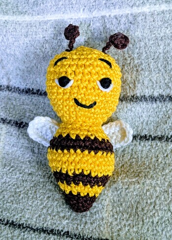 Summ summ summ, diese Biene hat aber einen sehr verträumten Blick bekommen 😉