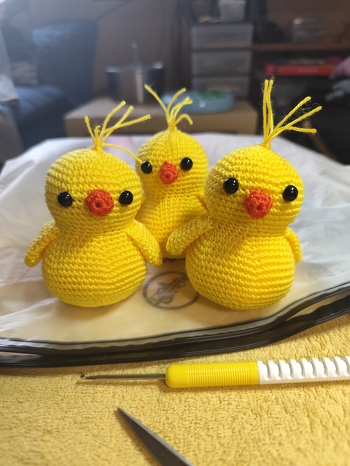Tolle Anleitung, auch für Anfänger! So ein Küken ist schnell gehäkelt und macht riesig Spaß. Danke für die Arbeit, diese Anleitung zu erstellen ☺️
#Ostern #Küken #Amigurumi