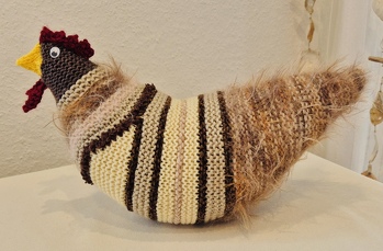 Ein weiteres Huhn nach der super einfachen Anleitung gestrickt. Diesmal in braun/beige Tönen.