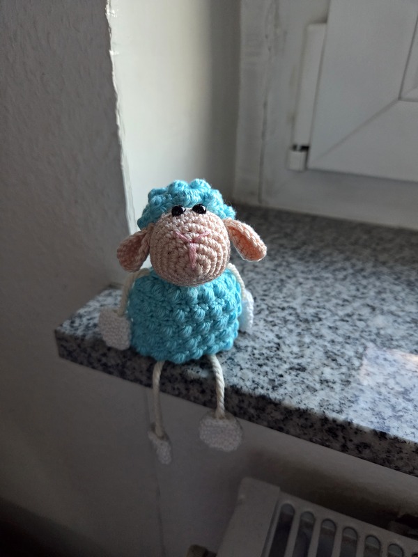 Schaf mit Baumelbeinen zum Hängen oder Stellen Frühling Ostern