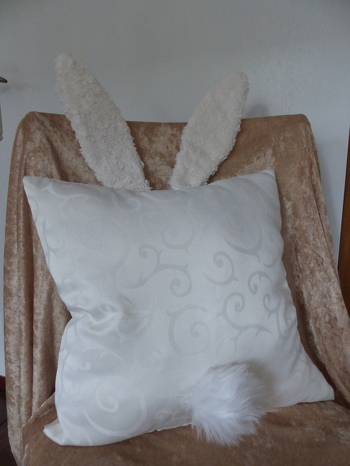 und mit stehenden Ohren