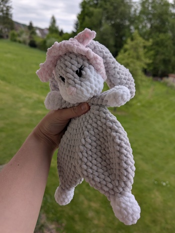 Schnuffel-Tuch Elli 🤍🩷🧶
Gelingt schnell und super für Ostern!