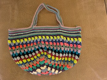 Zum ersten Mal Granny Square ausprobiert...