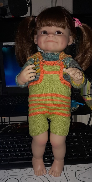 Rikas kurze gestrickte Sommerhose ist auch endlich fertig