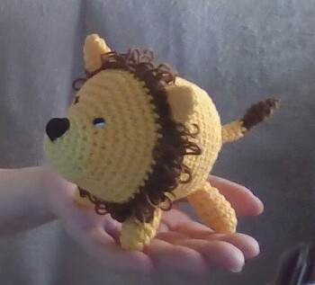 vielen Dank, liebe Sandra. Der Löwe ist einfach knuffig, und ich durfte probehäkeln :-)