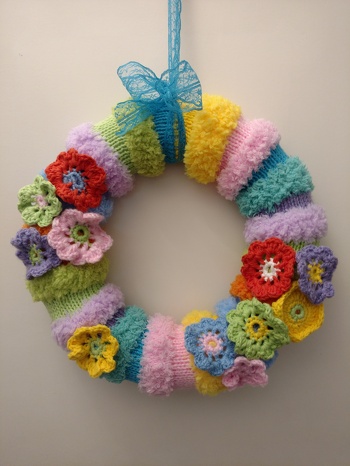 türbrank gestrickt, blüten frei gehäkelt