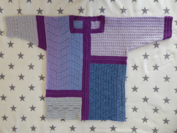 Hat super geklappt. Ich habe die GlitzerKante ohne Glitzer gehäkelt. Hier der Pulli von vorne:
