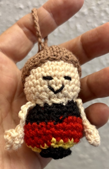 Hat gut geklappt.
Der kleine Fan hat sich gefreut.