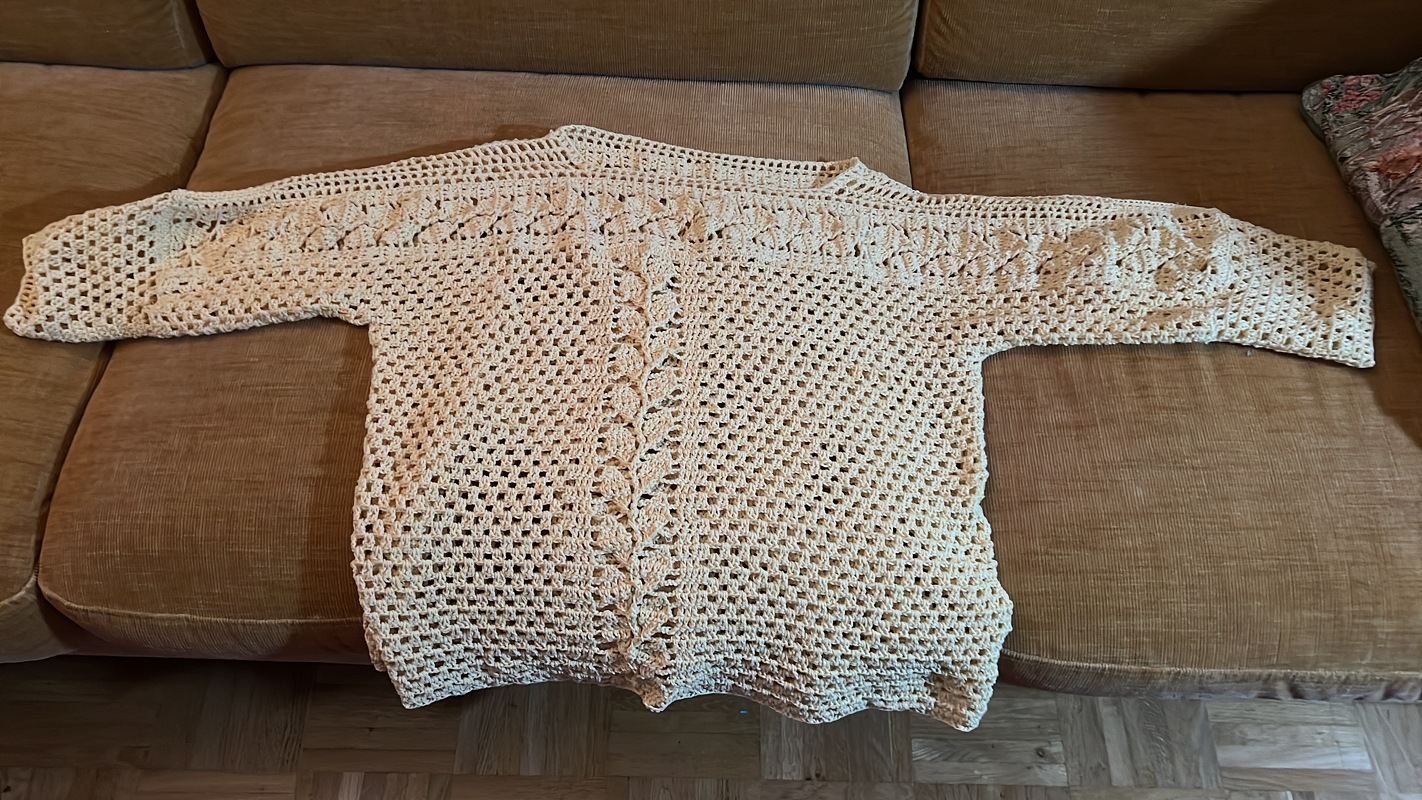 Pulli mit Blätterranken längs und quer- Häkelanleitung