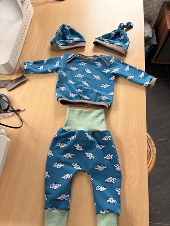 Eine absolut tolle Nähanleitung 🤩
Da bekommt man gleich Lust mehrere Sets zu nähen.
#Baby#Junge#newborn