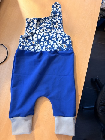 Die Anleitung ist einfach und vor allem für Nähanfänger geeignet.
#Baby#Junge#Strampler