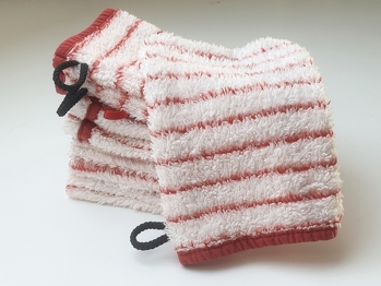 Upcycling-Idee: Aus altem Bademantel werden Waschhandschuhe - kostenlose Nähanleitung in meinem Blog
