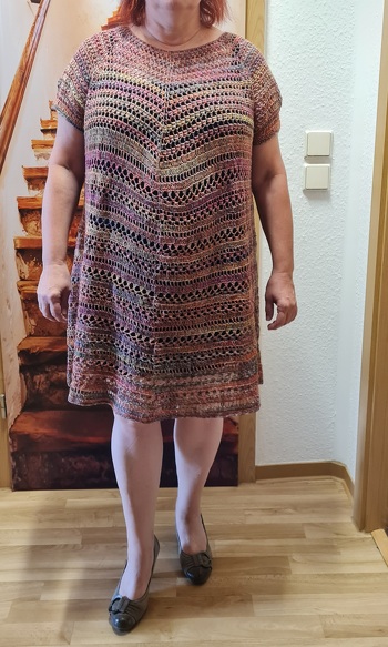 Es hat super geklappt.Die Anleitung ist sehr verständlich und gut auf die Größe anpassbar .Damit kann man auch mal z. B. Essen gehen😉 feines Kleid und schick auch für große Größen (in meinem Fall 44)