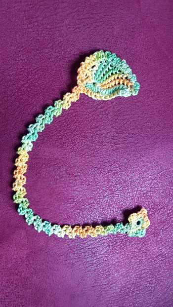 Lesezeichen, Rand anders gemacht weil diese Krebsmaschen mir nicht gefallen haben. Tolle Anleitung. Dankeschön