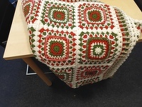 Habe vergangene Woche eine Decke aus "Wiesengrannys" nach einer Anleitung von Petra Perle verschenkt. Die Grannys haben super viel Spaß gemacht zu häkeln - prima Anleitung.