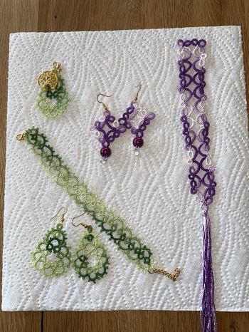 Zweiter Versuch Frivolite mit einem Schiffchen: Kleiner Taschenbaumler, Eckige Ohrringe, Buchzeichen, Set mit Armband und Ohrringen
