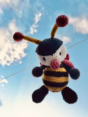 Und wieder mal eine Häckel Anleitung von Angie Dedign, die wunderbar nachzuarbeiten ist. Und das Ergebnis na schaut selbst, für alle Bienenliebhaber ein Muss.