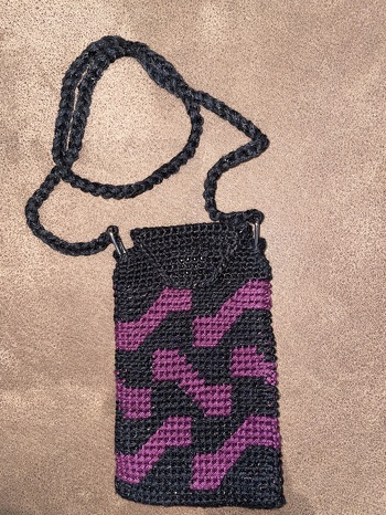 Zweiter Versuch Tapestry, diesmal mir modifizierten fM. Habe Resten verwertet und es ist ein Handytäschchen geworden.