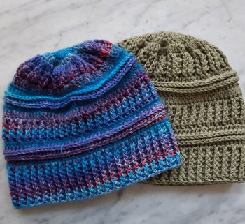 Eine tolle Anleitung: supereinfach zu befolgen, leicht zu häkeln und immer mit einem richtig schönen Ergebnis, egal ob einfarbig (Twister Solid XL) oder bunt (Gründl Hot Socks).