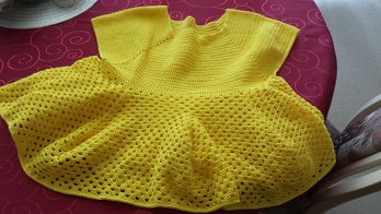 Ich habe keinerlei Probleme gehabt. Supereinfach. Das Unterteil ist weiter, weil dies meine Tochter so wollte.