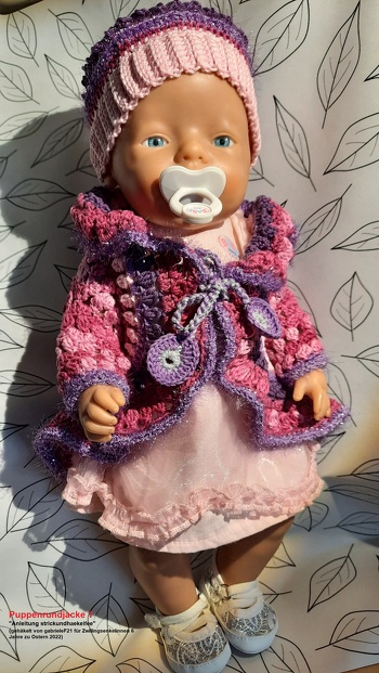 Siehe mein Kommentar vom 25.04.2022. 2 Puppenkreisjacken für die Baby Born-Puppen mener Zwillingsenkelinnen 6 Jahre alt zu Ostern gehäkelt. Waren total begeistert!