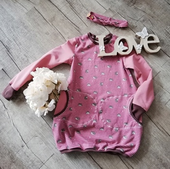 Das Ballonkleid ließ sich super einfach nähen, sogar für mich als Nähanfänger. 😃 Die Anleitung war super beschrieben und gut nach zu vollziehen, auch durch die vielen Bilder. Meine kleine Maus ist total begeistert von ihrem neuen Schmuckstück und möchte es am liebsten jeden Tag tragen.