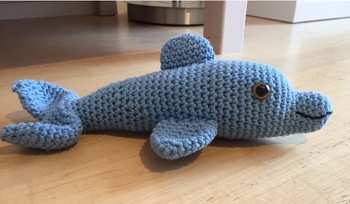 Diesen Delfin habe ich bereits zweimal gehäkelt. Die Anleitung ist gut verständlich, der Delfin sehr schnell fertig gestellt und ich finde er sieht mega niedlich aus.