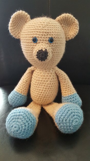 Ein zweiter Bär ist fertig.  Habe die Schnauze wieder kleiner gemacht.