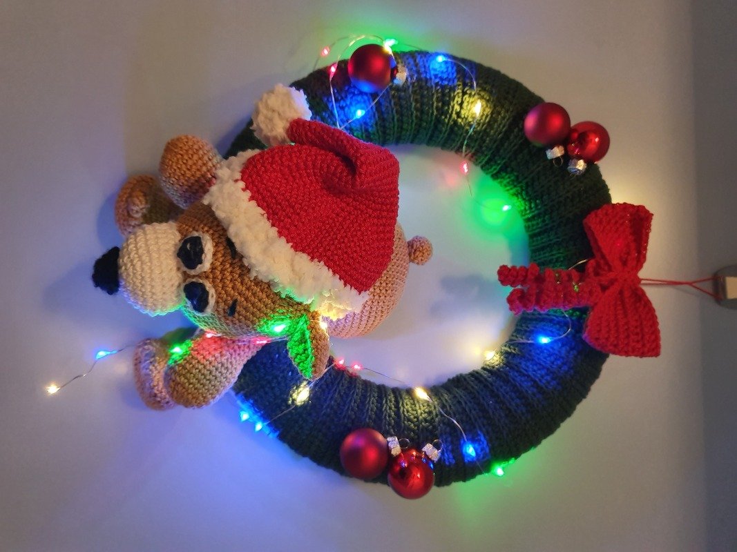 Crochet Pattern Christmas Door Wreath clumsy teddy