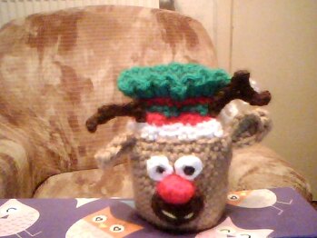 Ein Säckchen ist fertig, die anderen häkele ich auch noch bis zum 1.Dez.
Die lassen sich gut und schnell häkeln, macht schon richtig Lust auf Weihnachten.