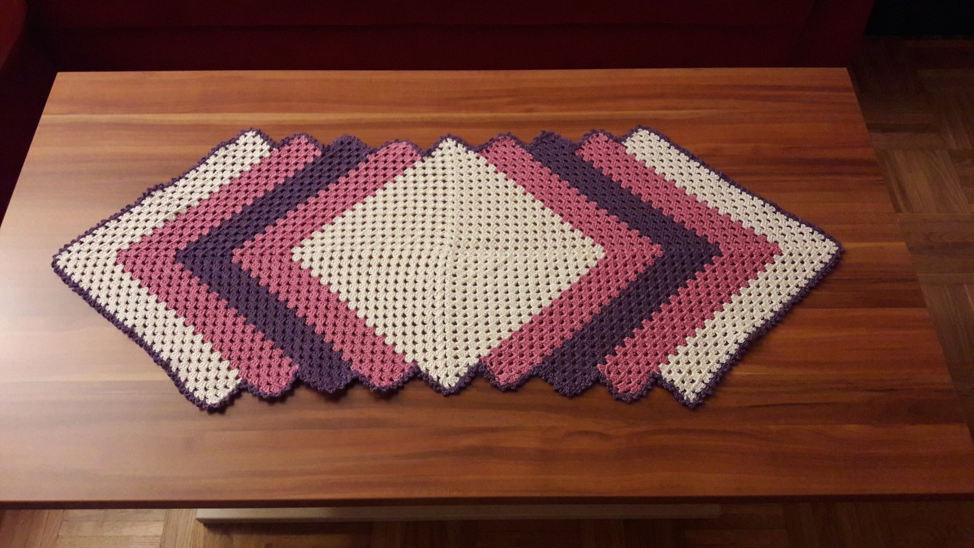 Crochet / pattern / Tablerunner
