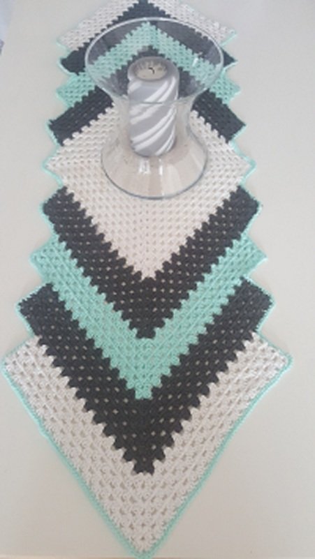 Crochet / pattern / Tablerunner