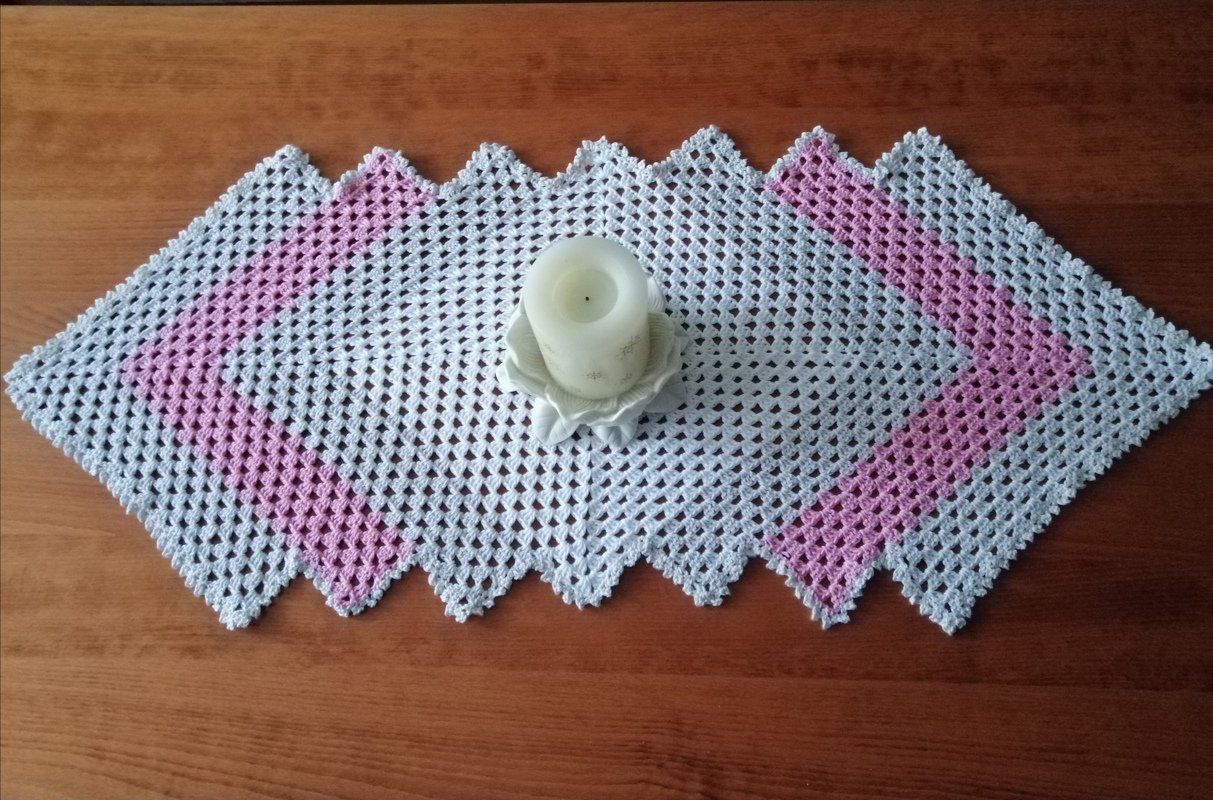 Crochet / pattern / Tablerunner