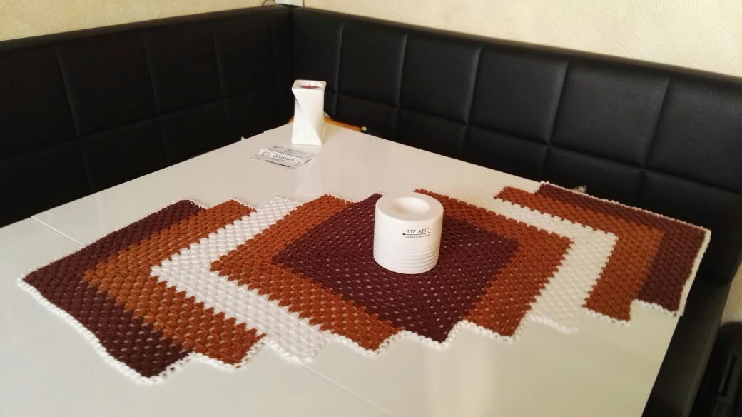 Crochet / pattern / Tablerunner