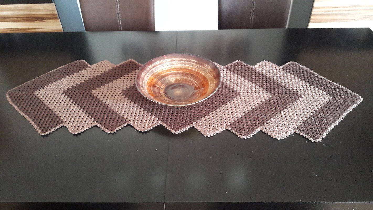 Crochet / pattern / Tablerunner