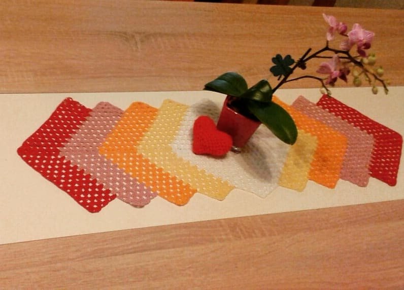 Crochet / pattern / Tablerunner