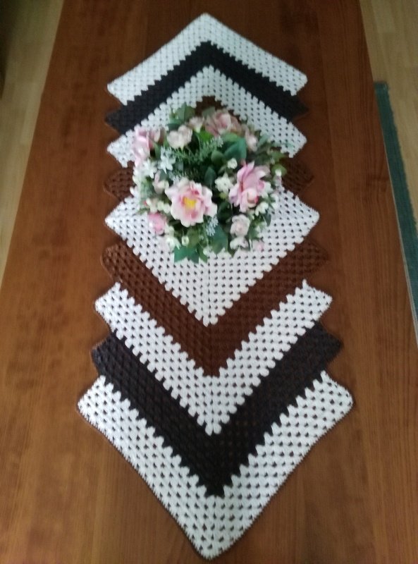 Crochet / pattern / Tablerunner