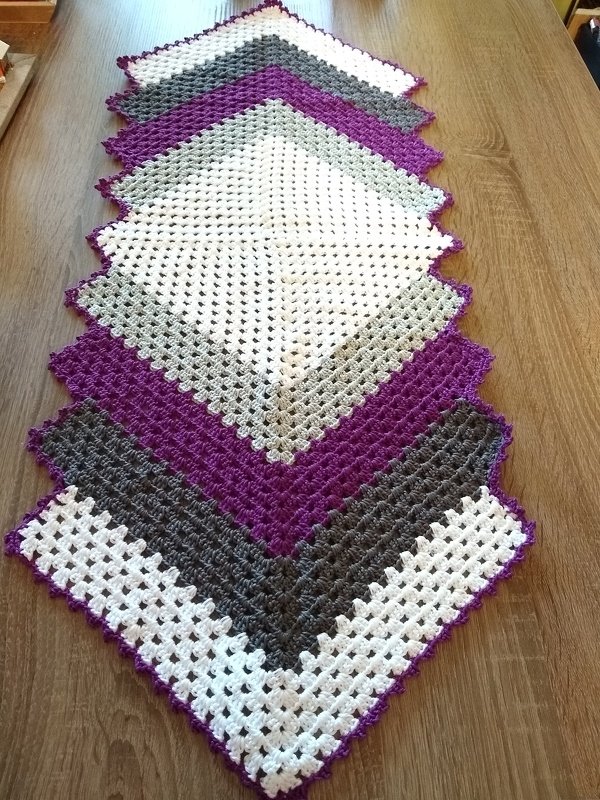 Crochet / pattern / Tablerunner