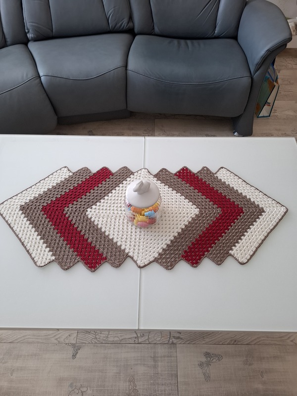 Crochet / pattern / Tablerunner
