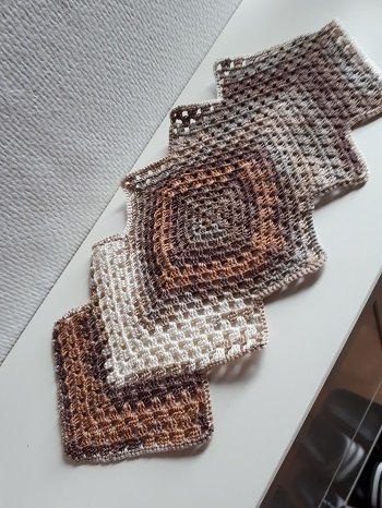 Crochet / pattern / Tablerunner