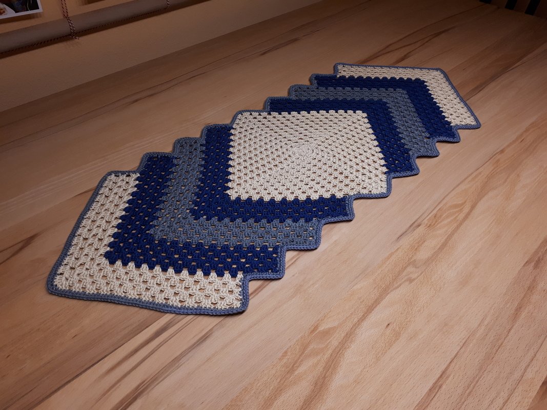 Crochet / pattern / Tablerunner