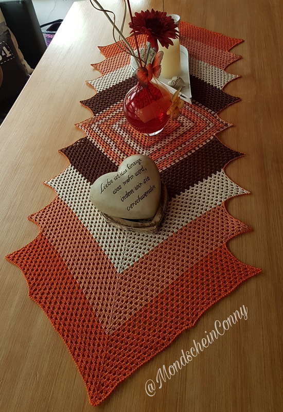 Crochet / pattern / Tablerunner