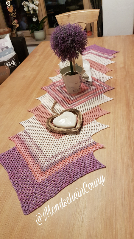 Crochet / pattern / Tablerunner