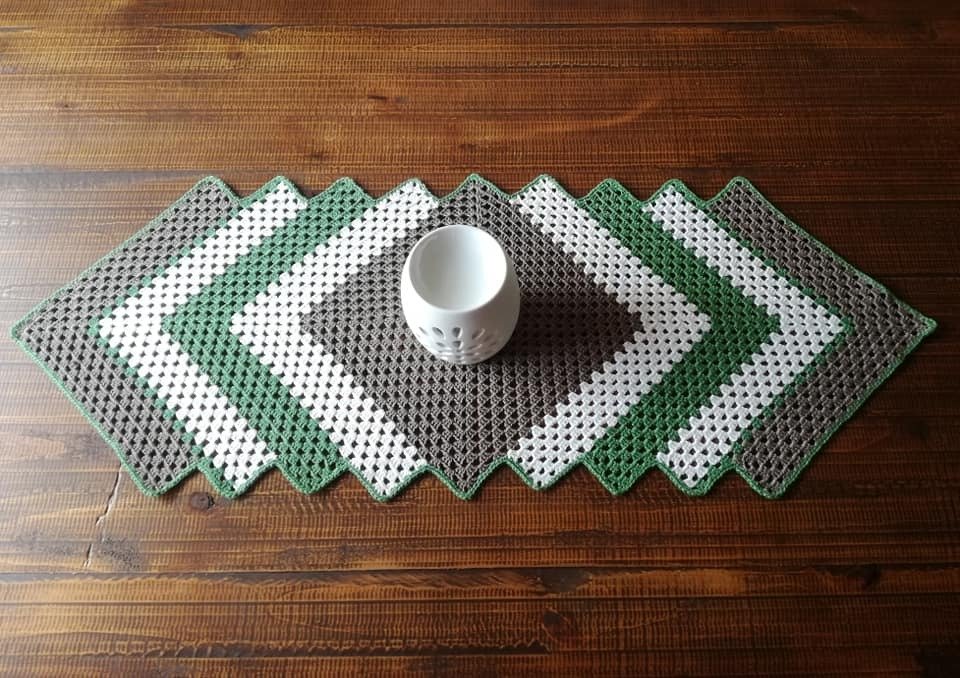 Crochet / pattern / Tablerunner