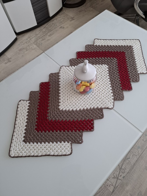 Crochet / pattern / Tablerunner